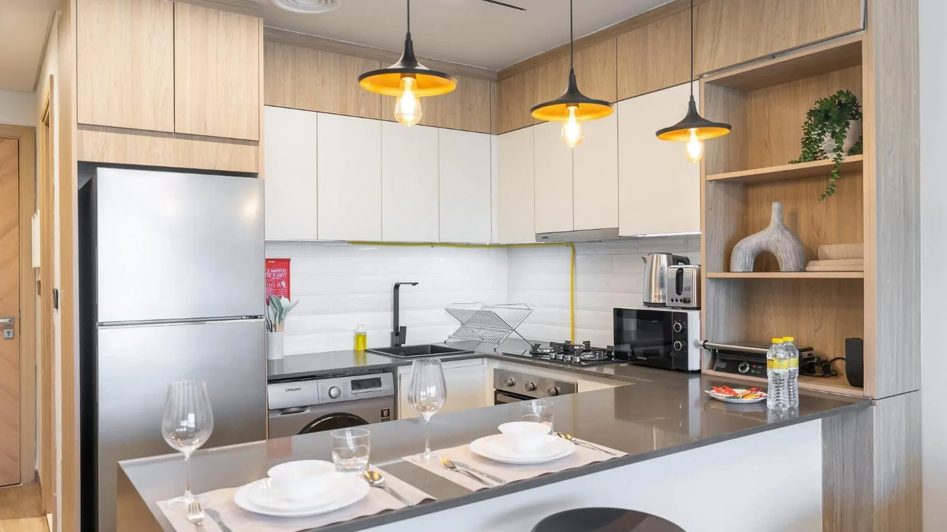 Studio That Sleeps 2 And Near Circle Mall And Five, Jvc Dubai