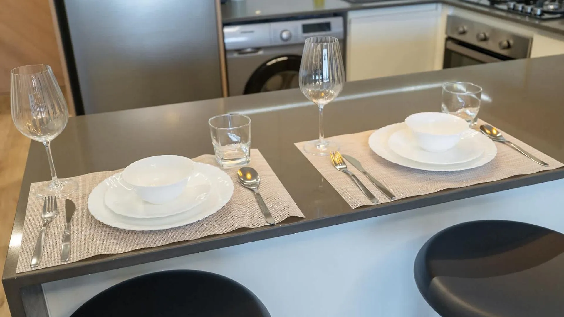 Studio That Sleeps 2 And Near Circle Mall And Five, Jvc Dubai Apartment