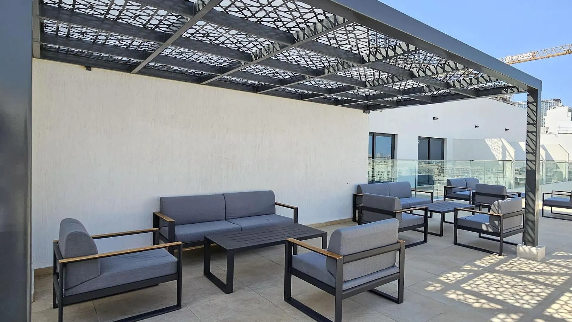 Apartment Studio That Sleeps 2 And Near Circle Mall And Five, Jvc Dubai