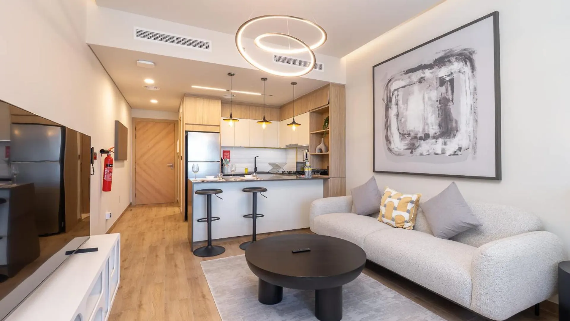 Studio That Sleeps 2 And Near Circle Mall And Five, Jvc Dubai