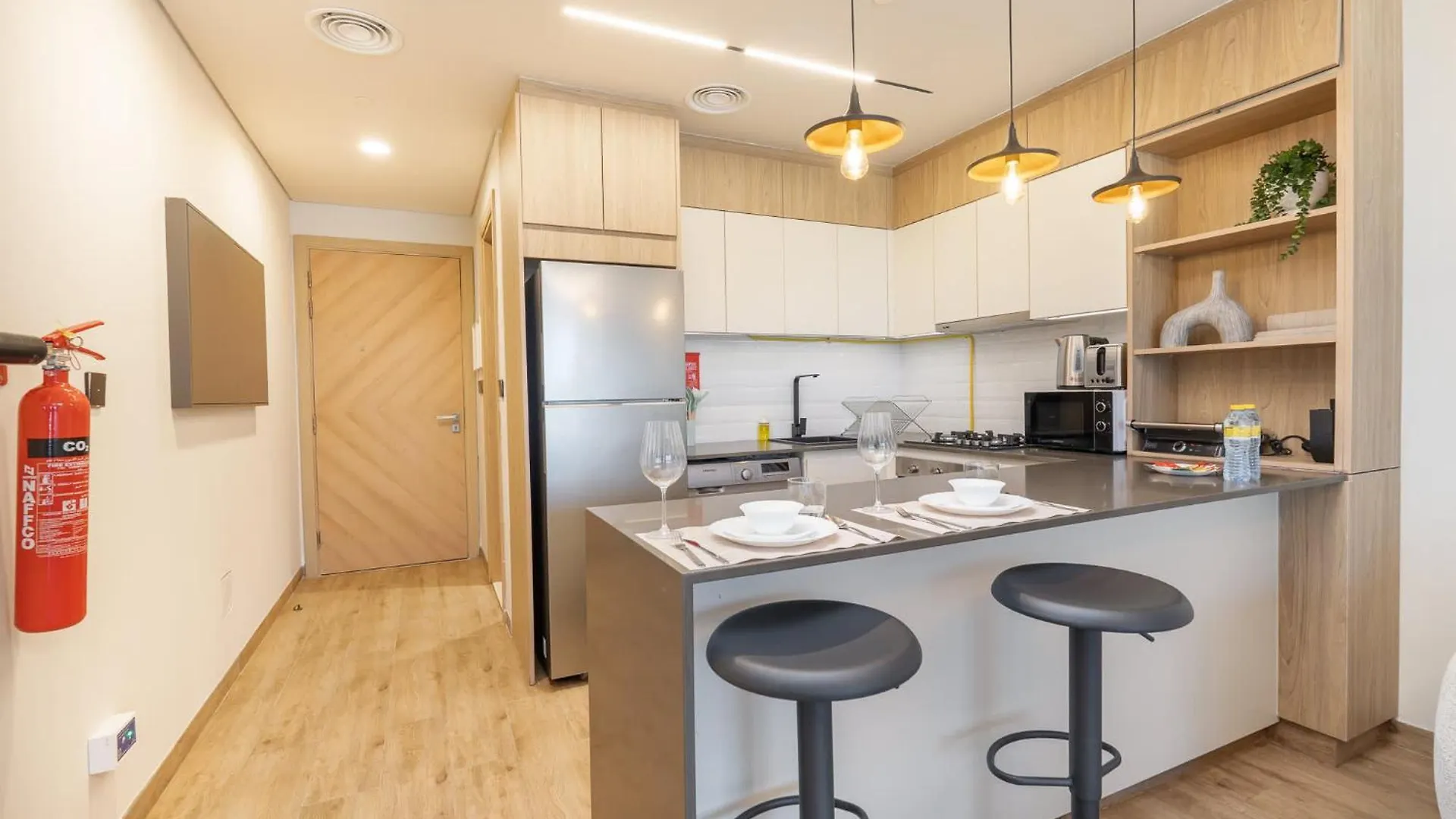 Apartment Studio That Sleeps 2 And Near Circle Mall And Five, Jvc Dubai