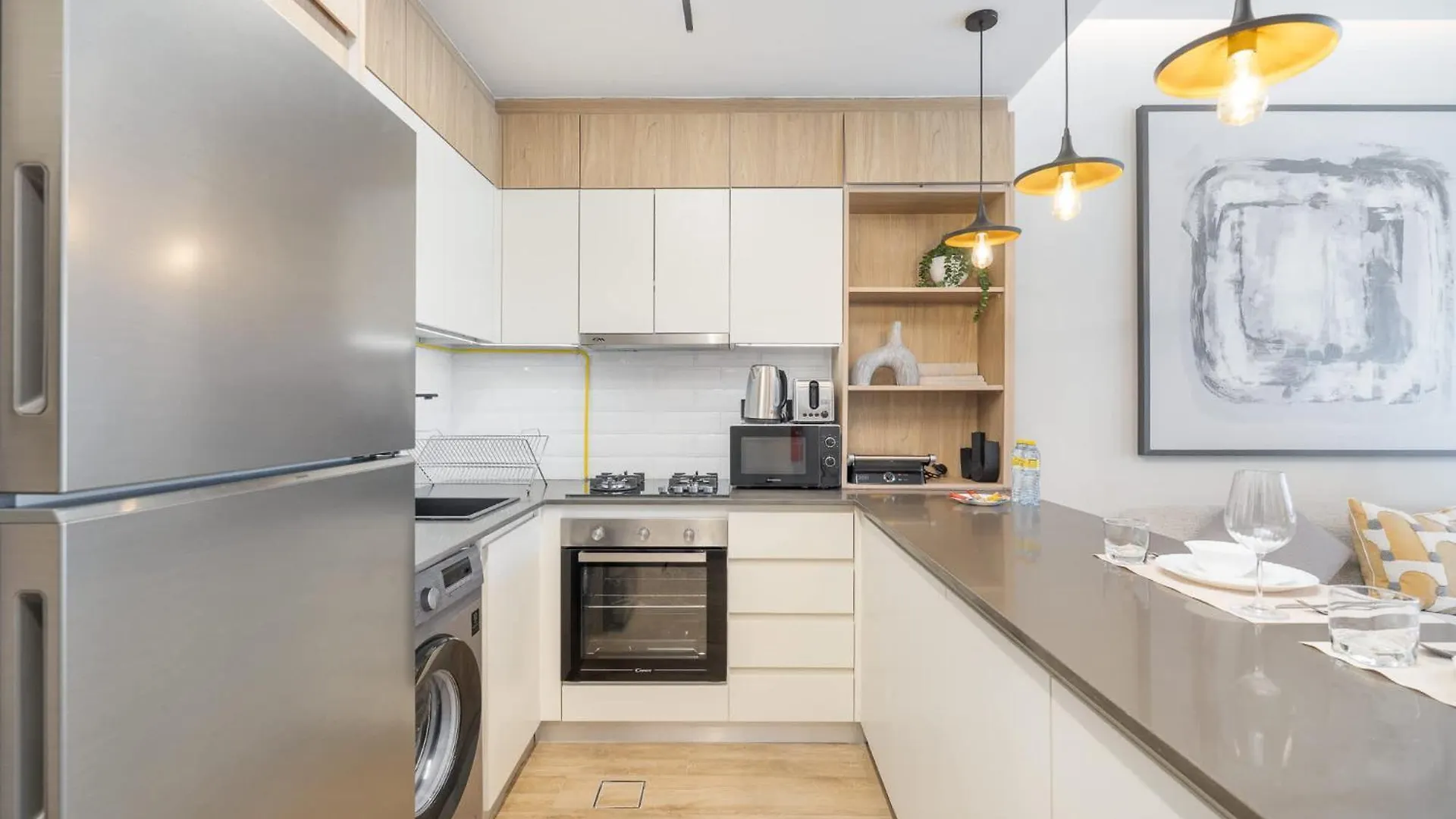 Apartment Studio That Sleeps 2 And Near Circle Mall And Five, Jvc Dubai