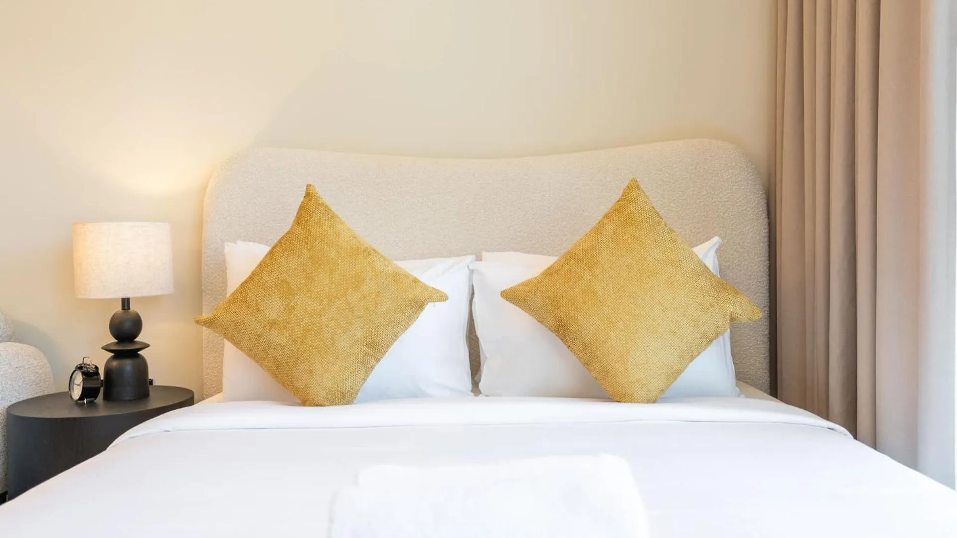 Apartment Studio That Sleeps 2 And Near Circle Mall And Five, Jvc Dubai United Arab Emirates