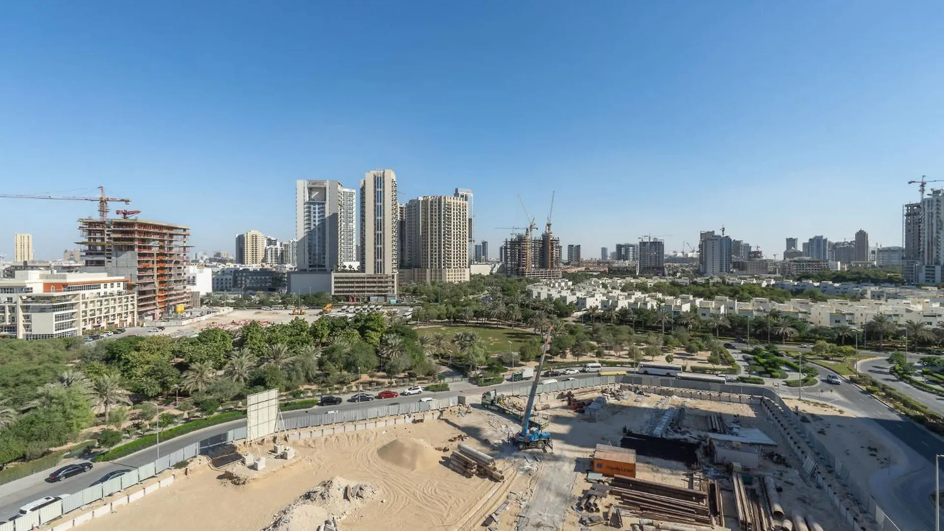 Studio That Sleeps 2 And Near Circle Mall And Five, Jvc Dubai Apartment