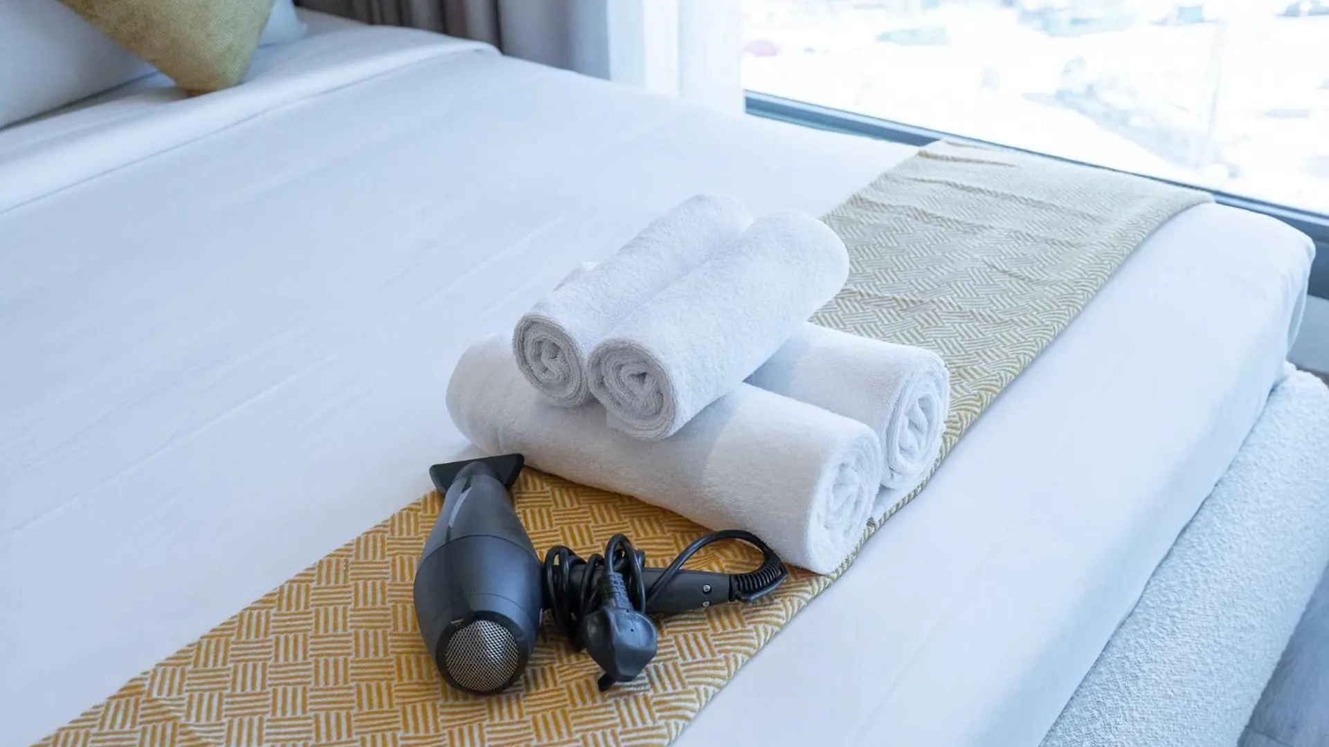 Studio That Sleeps 2 And Near Circle Mall And Five, Jvc Dubai Apartment