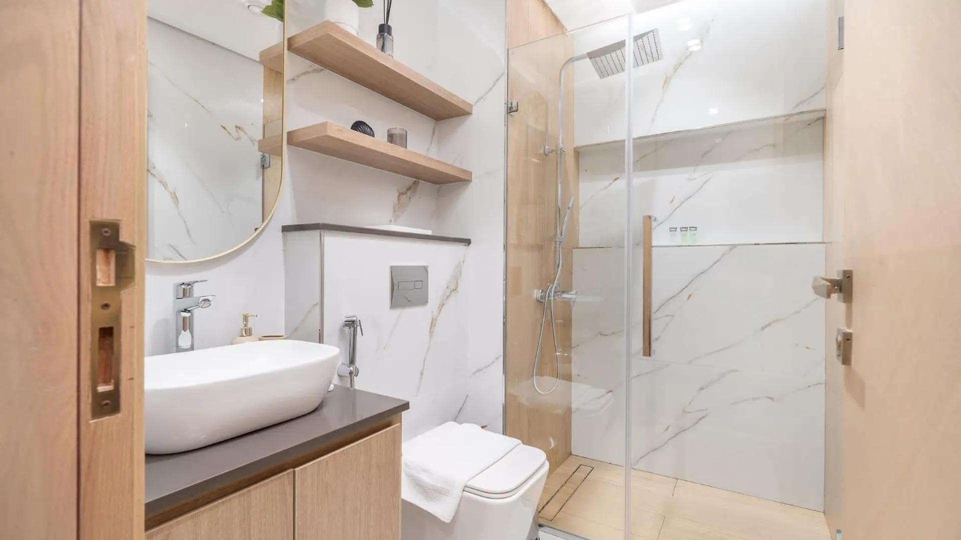 Studio That Sleeps 2 And Near Circle Mall And Five, Jvc Dubai Apartment